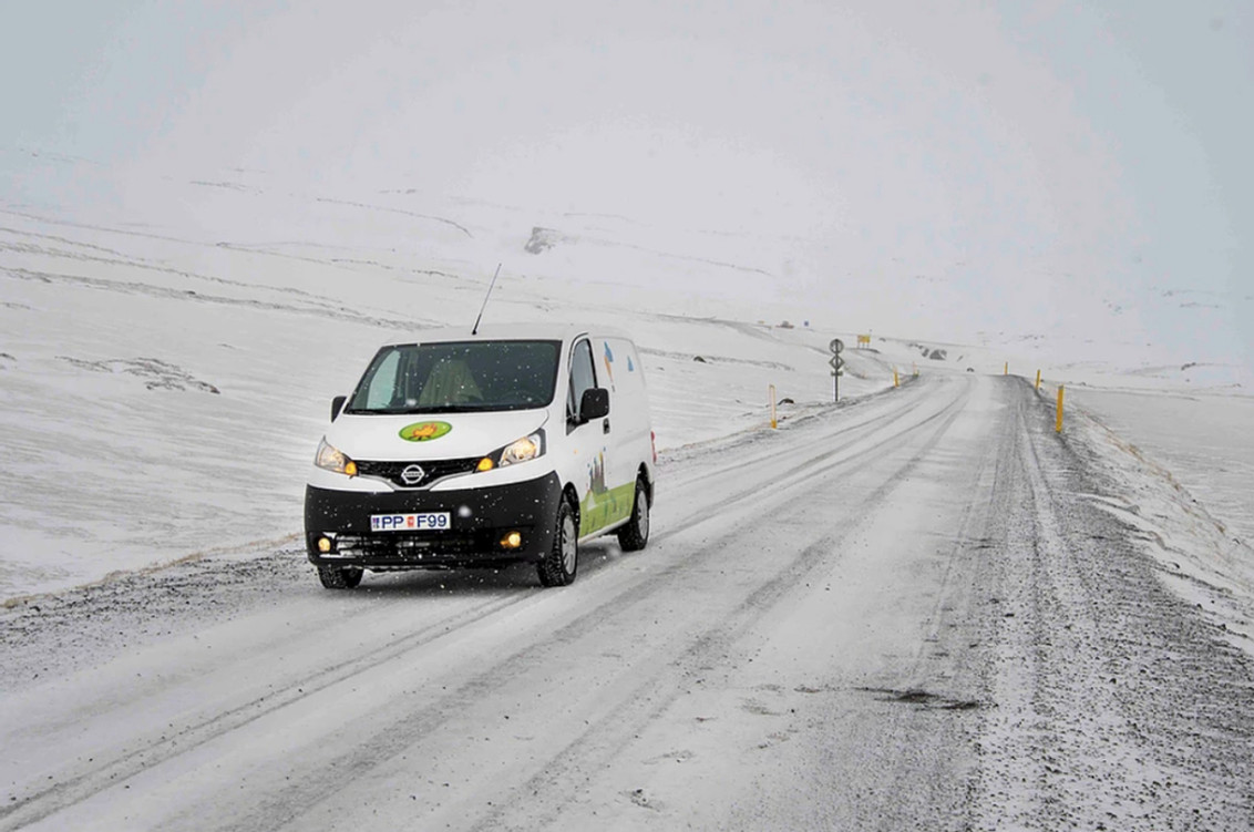 iceland_driving_safely_winter