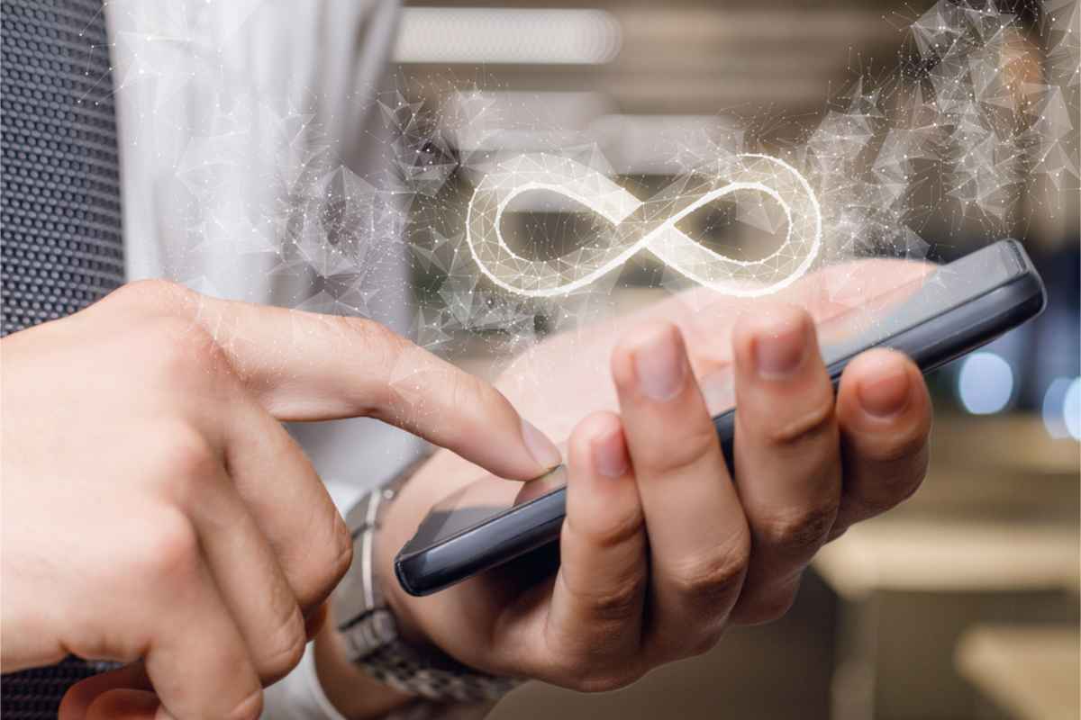 infinite logo on a cell phone as in unlimited data