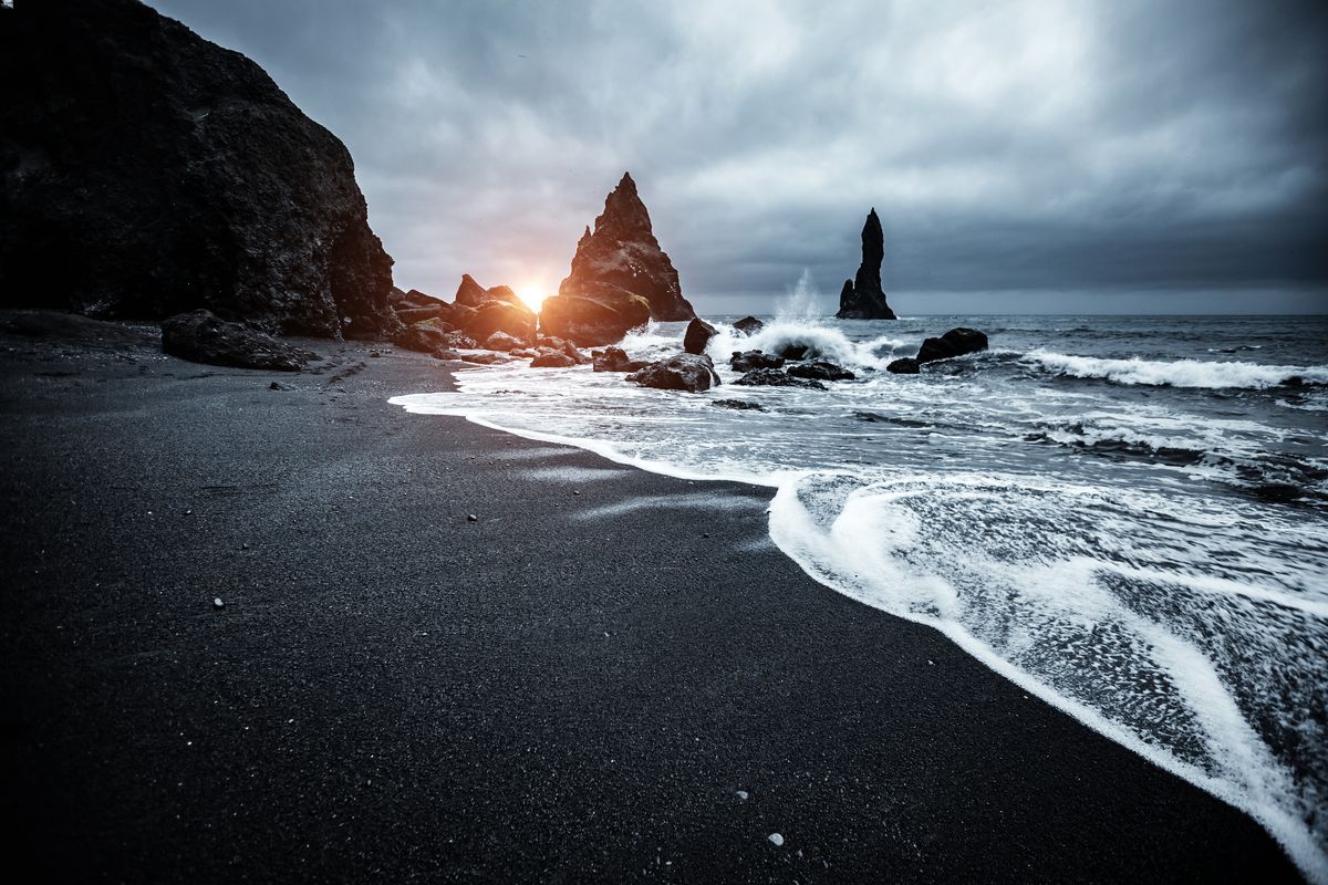 Black sand beaches in Iceland: Reynisfjara 
