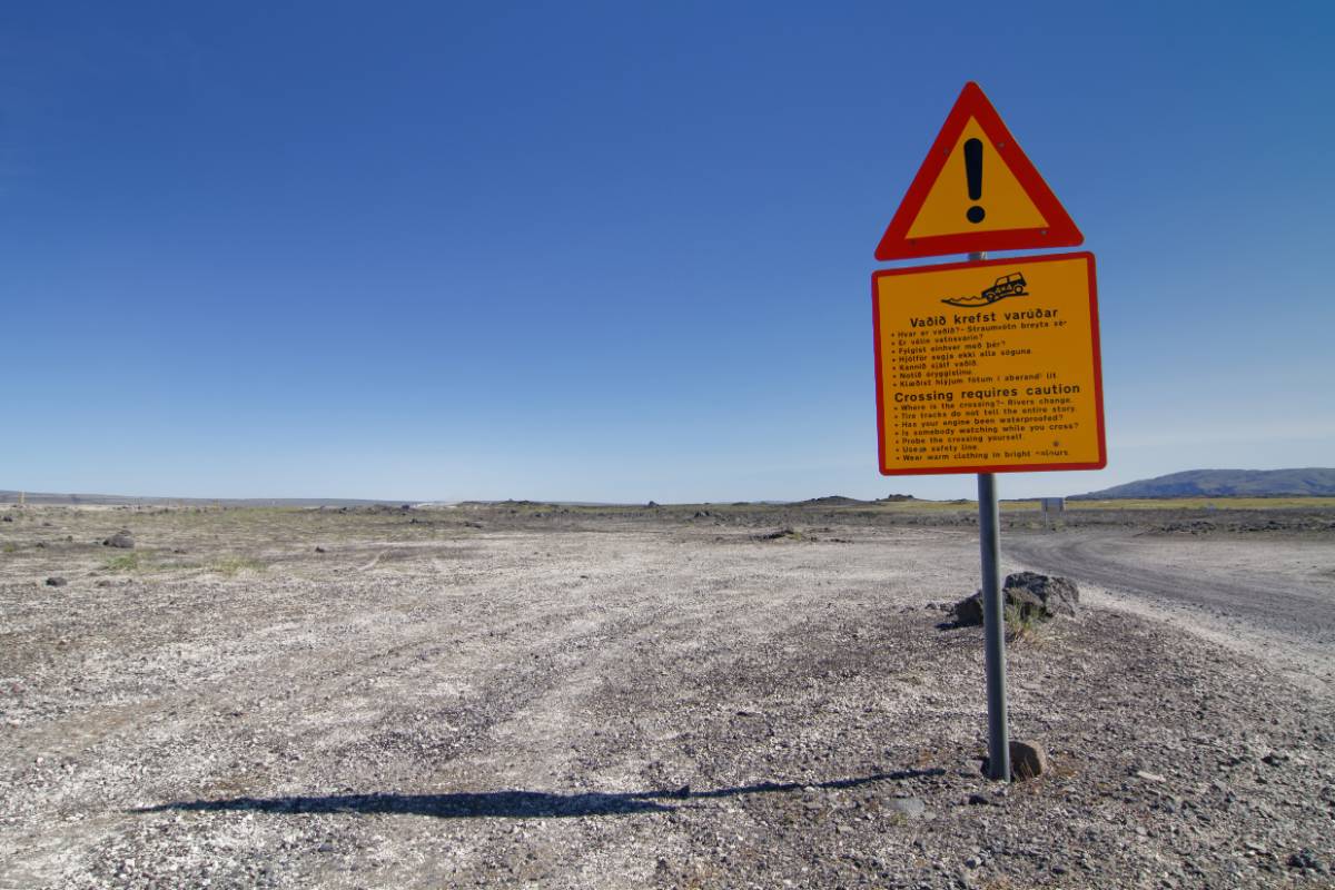  road signs in Iceland