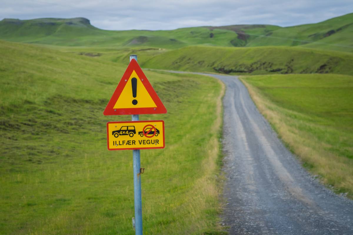4x4 road signs in Iceland