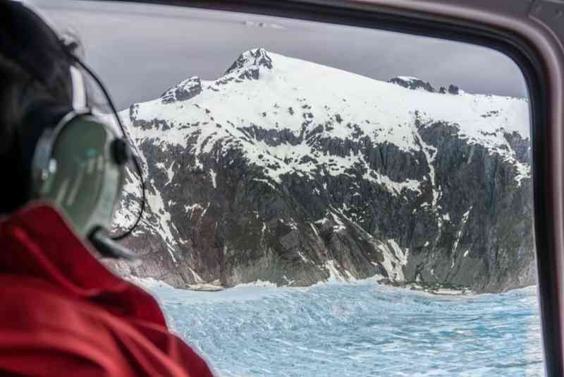 Glacier landing helicopter tour