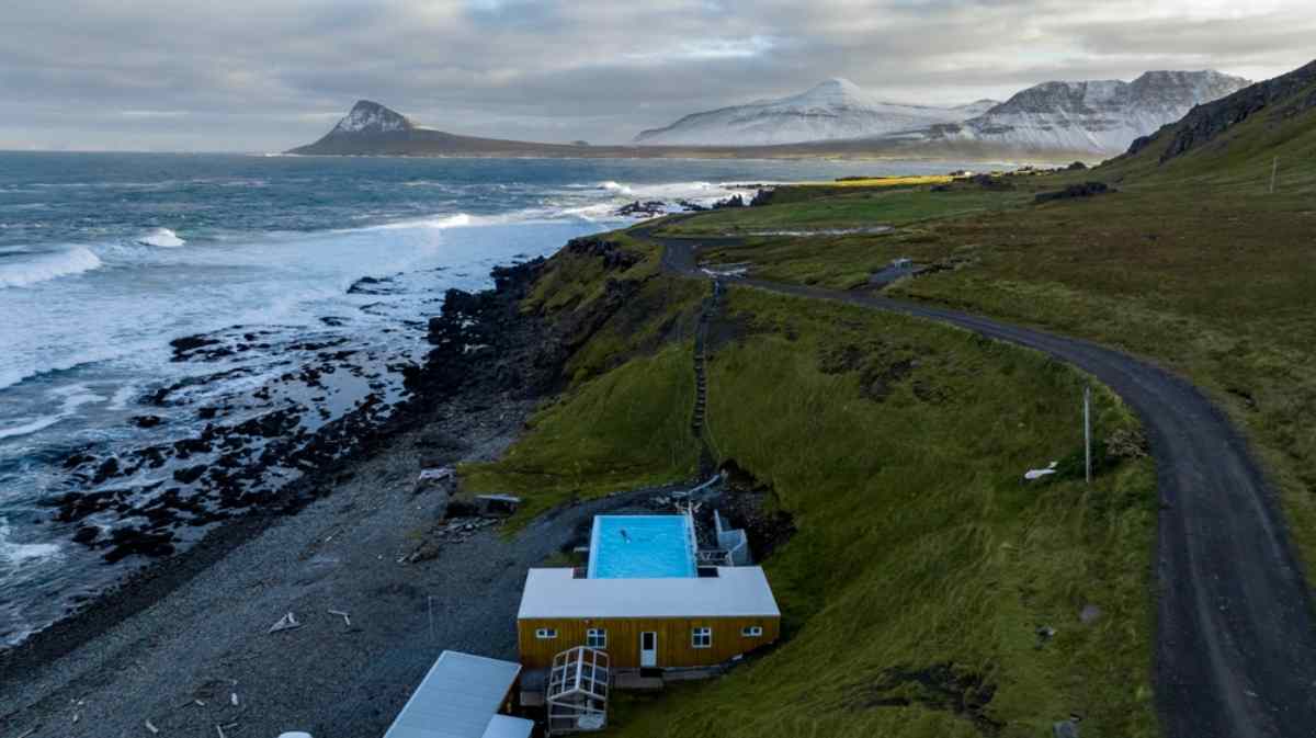 Krossneslaug Hot Spring