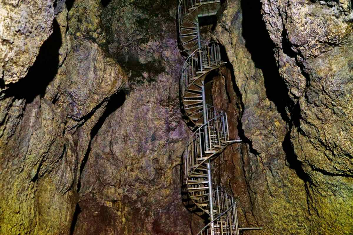 Vatnshellir Cave interior