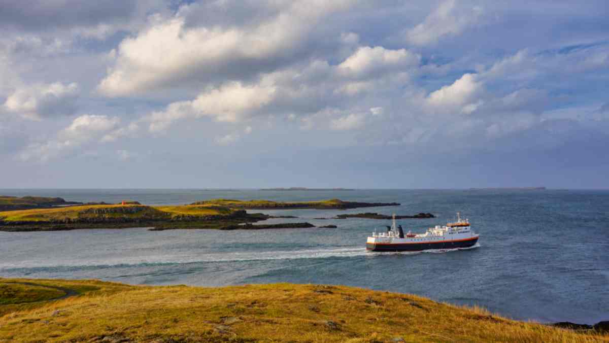 Ferry coming to Iceland from Denmark