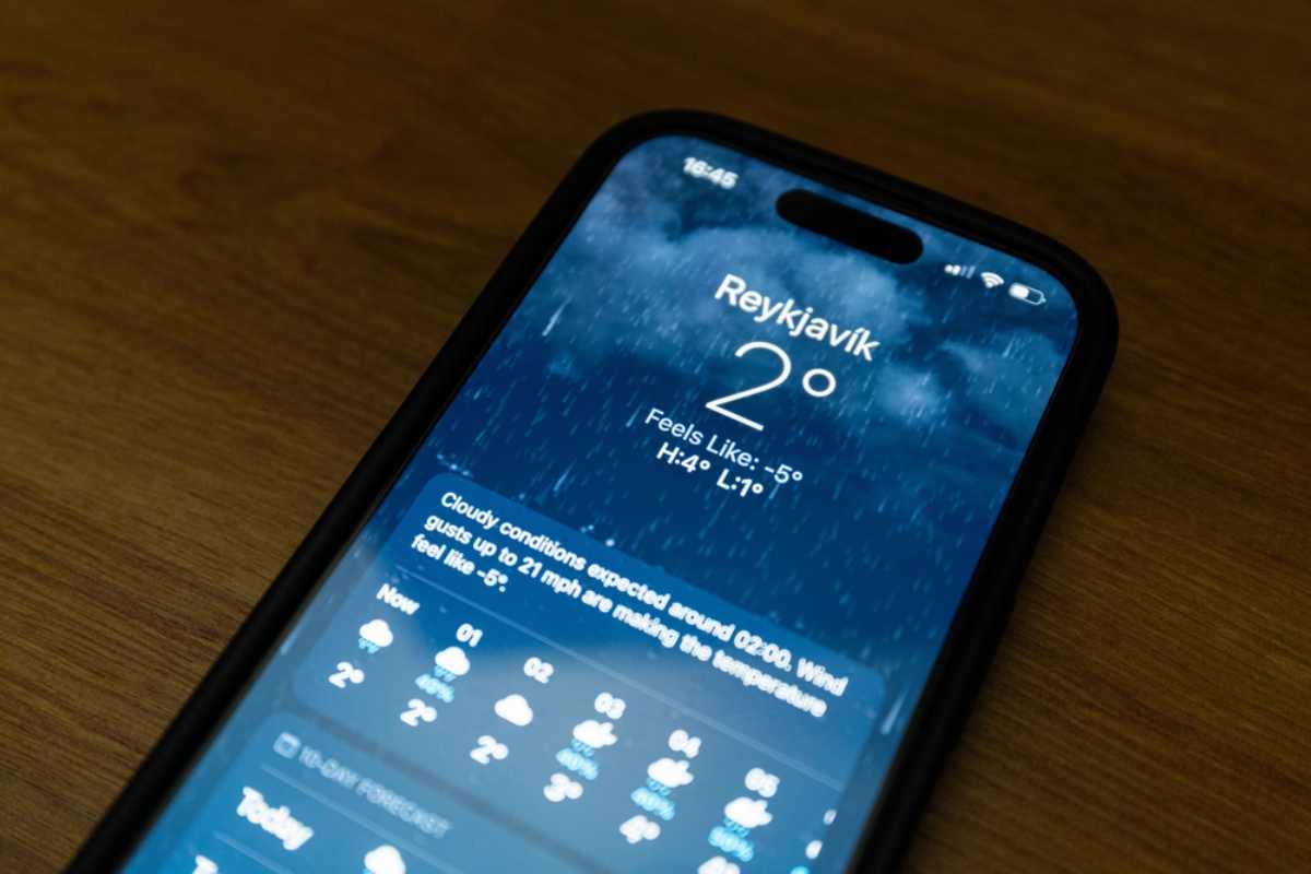 Cell phone with Reykjavik's weather