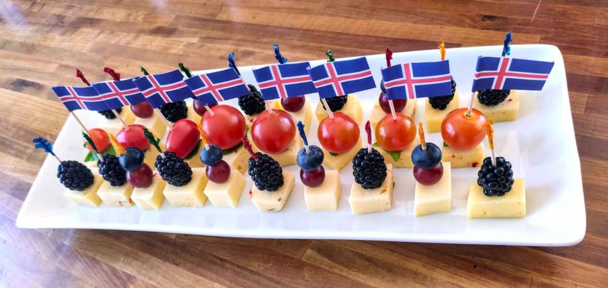 Icelandic cheese with fruits and veggies